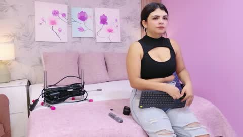 Emma Lee online show from 04/21/26, 12:00