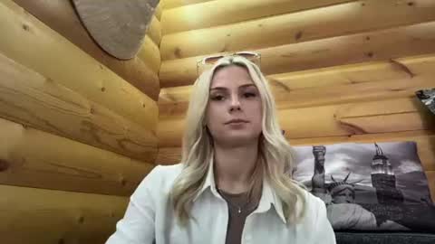Snapshot of emmalinebareford chatting on 06/11/26, 11:41 Emma online show from 06/11/26, 11:41