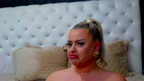 Emma Mavis online show from 01/30/25, 02:15