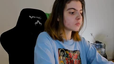 Snapshot of emmamon chatting on 12/09/24, 08:01 Emma online show from 12/09/24, 08:01