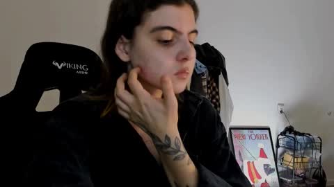 Snapshot of emmamon chatting on 12/20/24, 07:28 Emma online show from 12/20/24, 07:28