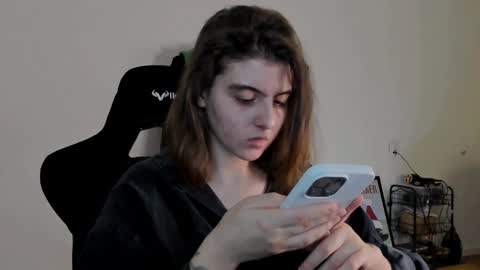 Snapshot of emmamon chatting on 12/21/24, 08:43 Emma online show from 12/21/24, 08:43