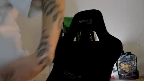 Snapshot of emmamon chatting on 12/23/24, 07:30 Emma online show from 12/23/24, 07:30