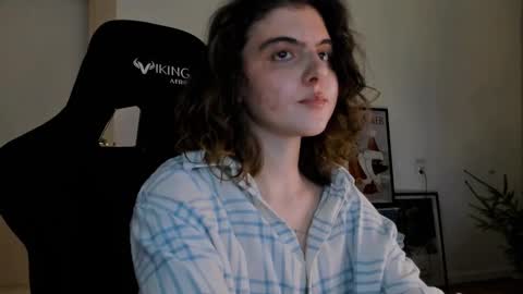 Snapshot of emmamon chatting on 12/25/24, 02:02 Emma online show from 12/25/24, 02:02