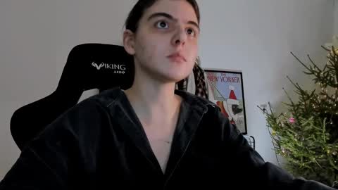 Snapshot of emmamon chatting on 12/26/24, 08:21 Emma online show from 12/26/24, 08:21