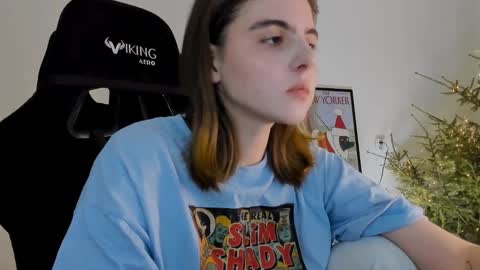 Snapshot of emmamon chatting on 01/06/25, 08:07 Emma online show from 01/06/25, 08:07