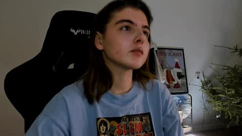 Snapshot of emmamon chatting on 01/08/25, 07:45 Emma online show from 01/08/25, 07:45