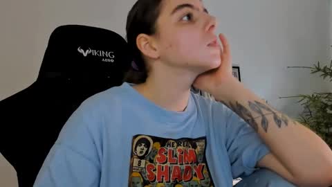 Snapshot of emmamon chatting on 01/13/25, 07:21 Emma online show from 01/13/25, 07:21