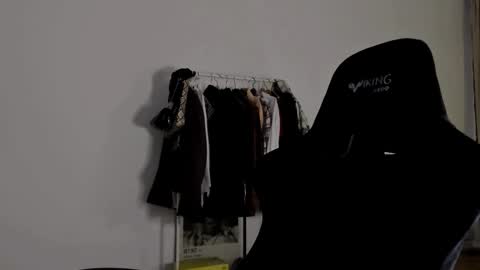 Snapshot of emmamon chatting on 02/12/25, 07:45 Emma online show from 02/12/25, 07:45