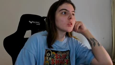 Snapshot of emmamon chatting on 03/04/25, 07:43 Emma online show from 03/04/25, 07:43