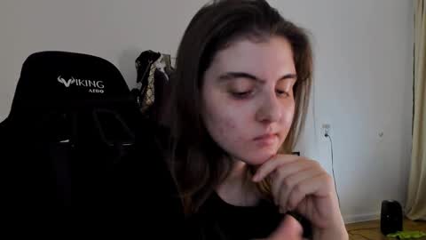 Snapshot of emmamon chatting on 03/07/25, 08:00 Emma online show from 03/07/25, 08:00