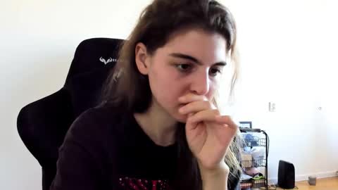 Snapshot of emmamon chatting on 09/11/25, 09:53 Emma online show from 09/11/25, 09:53