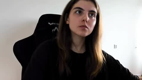 Snapshot of emmamon chatting on 09/13/25, 09:42 Emma online show from 09/13/25, 09:42