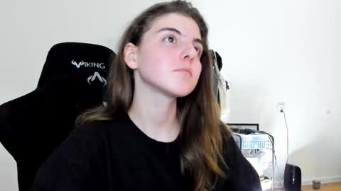 Snapshot of emmamon chatting on 09/14/25, 08:08 Emma online show from 09/14/25, 08:08