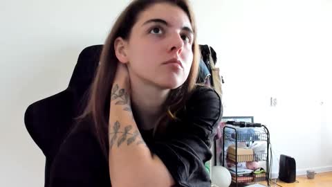 Snapshot of emmamon chatting on 09/15/25, 08:47 Emma online show from 09/15/25, 08:47