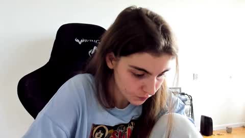 Snapshot of emmamon chatting on 09/23/25, 11:24 Emma online show from 09/23/25, 11:24