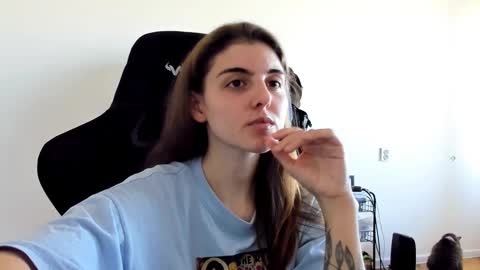 Snapshot of emmamon chatting on 09/25/25, 10:19 Emma online show from 09/25/25, 10:19