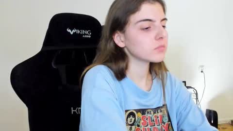 Snapshot of emmamon chatting on 09/26/25, 08:24 Emma online show from 09/26/25, 08:24