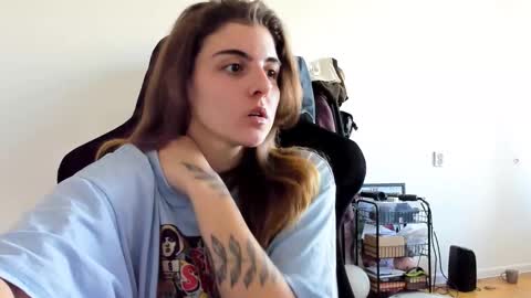 Snapshot of emmamon chatting on 09/27/25, 10:42 Emma online show from 09/27/25, 10:42