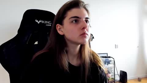 Snapshot of emmamon chatting on 10/12/25, 10:14 Emma online show from 10/12/25, 10:14