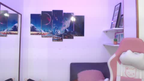 Snapshot of emmamyers_ chatting on 02/01/25, 02:05 Emma  online show from 02/01/25, 02:05