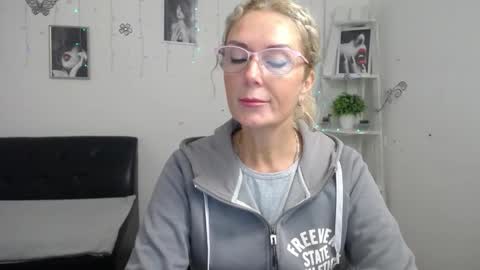 Emma online show from 10/12/25, 05:17