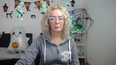 Emma online show from 10/19/25, 05:08