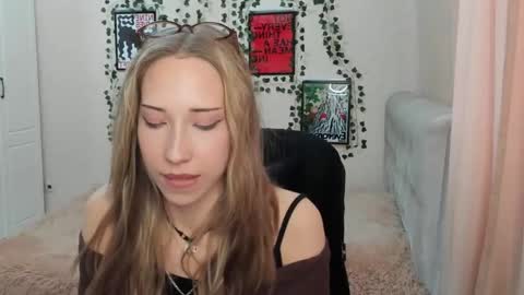 Snapshot of emmarayder chatting on 04/25/26, 02:25 Emma online show from 04/25/26, 02:25