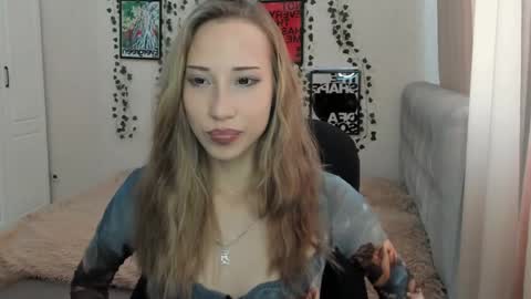 Snapshot of emmarayder chatting on 05/20/26, 11:05 Emma online show from 05/20/26, 11:05