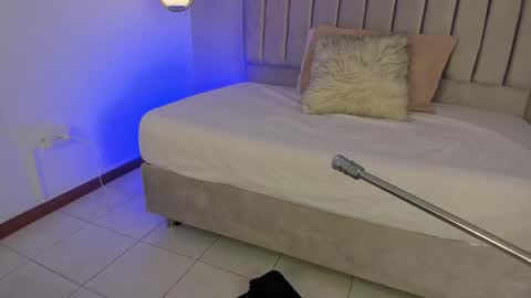 Snapshot of emmarousell chatting on 10/10/25, 08:08 Emily online show from 10/10/25, 08:08