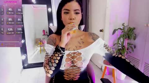 Emma Russell online show from 09/27/25, 10:48