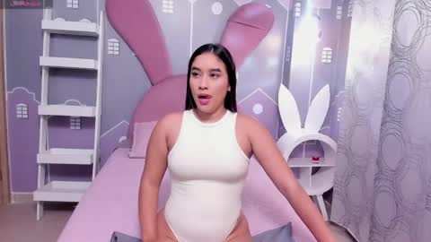 emmathompson__ online show from 04/19/26, 02:22