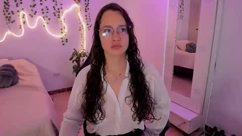 Emma Torres online show from 10/17/25, 02:41