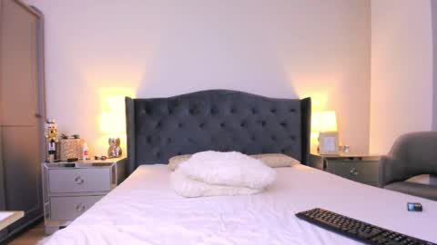 Emma online show from 01/14/26, 02:28