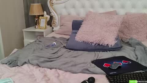 Emma Warren online show from 05/18/26, 04:07