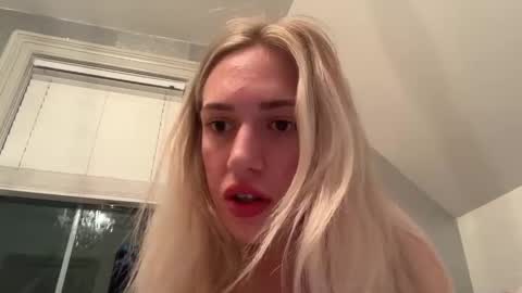 emmbella online show from 04/24/26, 03:42