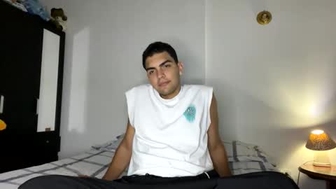 Snapshot of emmett_00 chatting on 10/23/25, 06:02 emmett_00 online show from 10/23/25, 06:02