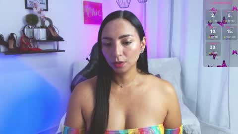Snapshot of emmi_cam chatting on 05/08/26, 01:05 Emmi Cam online show from 05/08/26, 01:05
