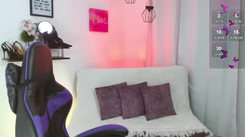 Snapshot of emmi_cam chatting on 06/12/26, 01:10 Emmi Cam online show from 06/12/26, 01:10
