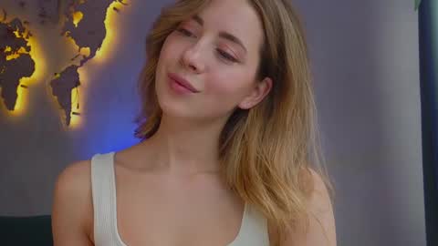 Snapshot of emmi_rosee chatting on 02/06/25, 09:00 Miss Emmi online show from 02/06/25, 09:00