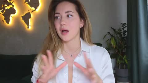 Snapshot of emmi_rosee chatting on 02/27/26, 10:04 Miss Emmi online show from 02/27/26, 10:04