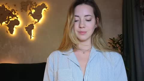 Snapshot of emmi_rosee chatting on 03/15/26, 04:46 Miss Emmi online show from 03/15/26, 04:46