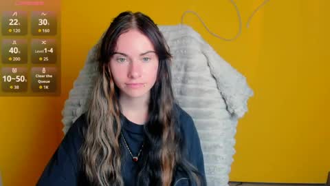Snapshot of emmi_rossum chatting on 06/19/26, 11:25 Emmi online show from 06/19/26, 11:25
