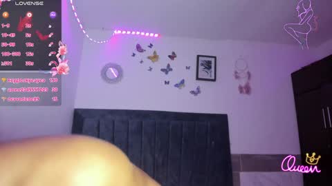 Snapshot of emmie_bunny chatting on 05/19/26, 02:18 Emmie online show from 05/19/26, 02:18