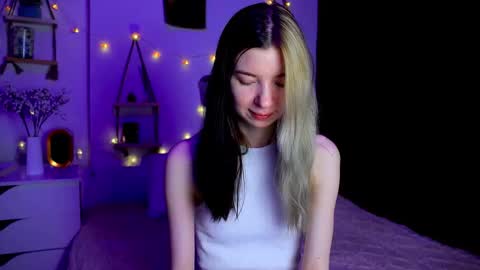 Snapshot of emmie_everly chatting on 10/17/25, 07:16 emmie_everly online show from 10/17/25, 07:16