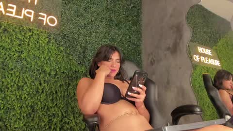 Emmiily online show from 02/01/25, 05:18