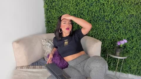 Emmiily online show from 02/02/25, 07:35