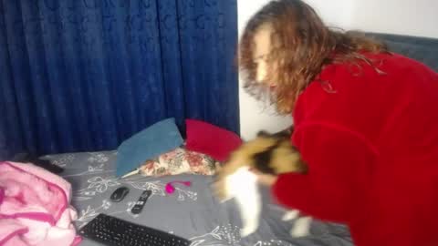 Snapshot of emmilychevalier chatting on 06/07/26, 05:44 Emmily online show from 06/07/26, 05:44