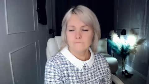 emmmam online show from 11/26/25, 10:00