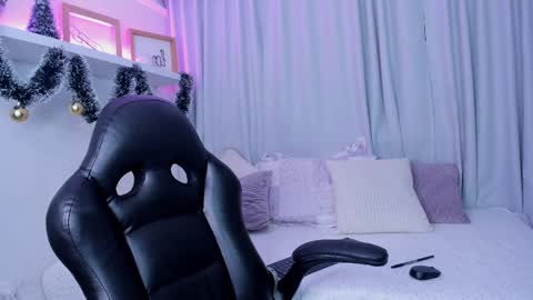 Emmy Heart online show from 12/16/25, 03:44